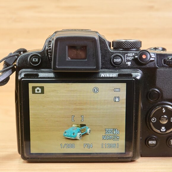 Nikon COOLPIX P500 12.1MP Digital Camera, with 36x Optical Zoom, Black - Picture 4 of 8